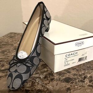 LIKE NEW beautiful Coach Women's Black and Gray Patterned Flats